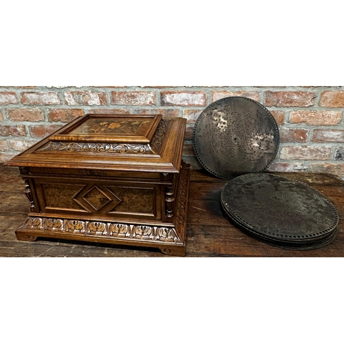 405 - Good walnut cased table top polyphon music box, playing 40cm discs, boxwood inlaid top with picture ... 