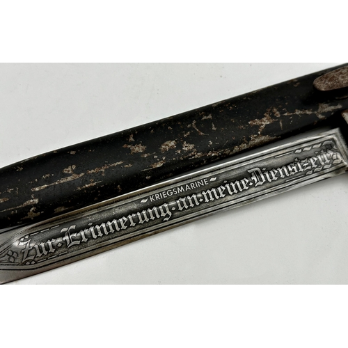 446 - Good Kriegsmarine bayonet, the blade inscribed 'Zur Erinnerung an meine Dienstzeit' and 'Schlarhtsch... 