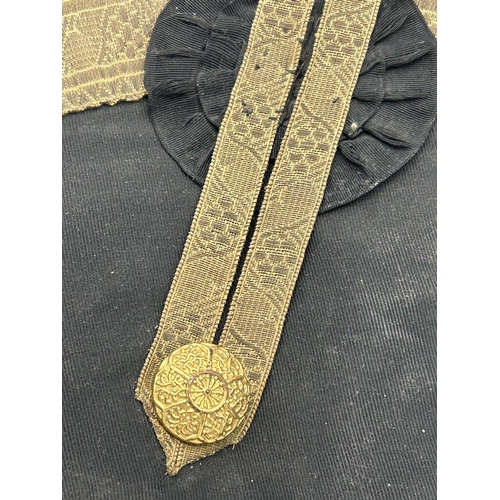 481 - Antique Admirals hat, with gilt thread, 47cm long