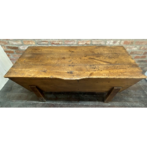 1406 - Georgian elm dough bin, the hinged top on a tapered base and four style legs, 69cm high x 143cm wide... 