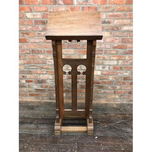 1423 - Victorian gothic oak lectern