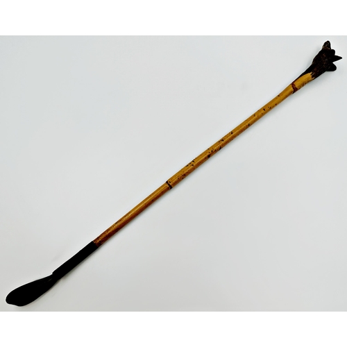 177 - Probably by Swaine & Adeney - Good hand carved riding crop with fox head knop and bamboo shaft, unma... 