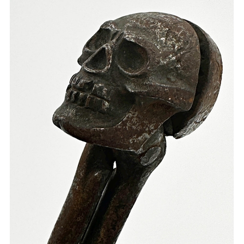 402 - Novelty antique iron skull nutcracker, 16cm long