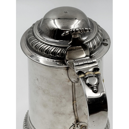 293 - A George III provincial silver lidded tankard, John Langlands I, Newcastle 1772, gadroon detail to l... 