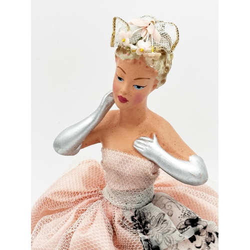 1098 - 1950s novelty figural table lamp in the form of a glamourous lady, 36cm high