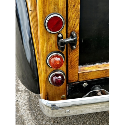 1 - 1960s Morris Traveller, BGT 592B, fully restored in wonderful order, date of first registration 1964... 