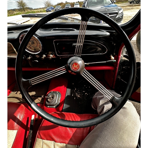 1 - 1960s Morris Traveller, BGT 592B, fully restored in wonderful order, date of first registration 1964... 