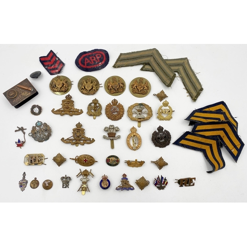 416 - Interesting mixed military ephemera lot mainly linked to Sergeant Harry Swainbank, comprising The De... 