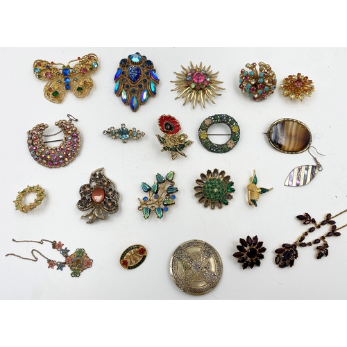 336 - Large collection of costume jewellery to include a good quantity of brooches, necklaces, pin badges ... 