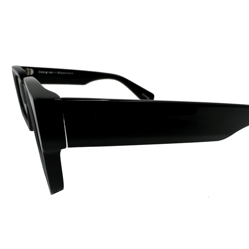 259 - A pair of Chimi sunglasses in black. Comes with branded hard case, soft pouch, cleaning cloth and pr... 