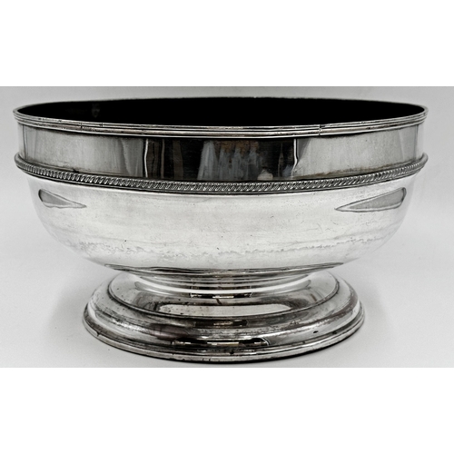 77 - Large Regency Silver Plate pedestal bowl with beaded decoration.
h18 x w31.5 x d31.5cm