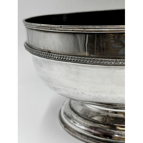 77 - Large Regency Silver Plate pedestal bowl with beaded decoration.
h18 x w31.5 x d31.5cm