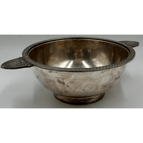 88 - Good quality American naval twin handled fruit bowl, with cast anchor handled and rope twist rim, 12... 