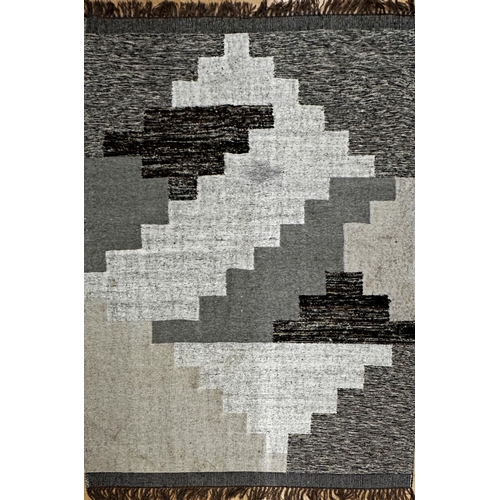 1441 - A contemporary tufted rug with stylish geometric pattern by Nkuku, cotton and wool mix
247 x 144cm