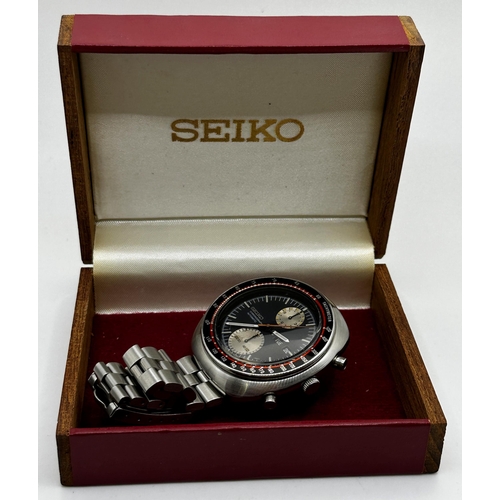 11 - Vintage Seiko 'UFO' Chronograph Automatic 6138.0011 stainless steel gents wristwatch, black dial wit... 