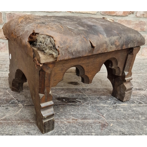 1341 - 19th century Gothic Revival oak prayer stool with leather horse hair upholstery, 30 x 43cm