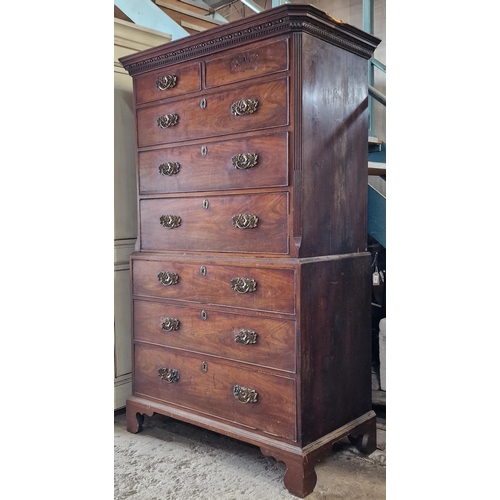 1348 - Good quality Georgian mahogany chest on chest the darted and dentil cornice over two small and six l... 