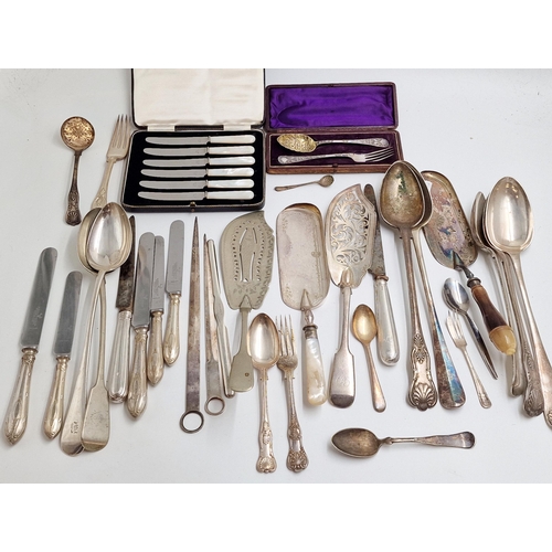 120 - Large collection of flatware to include knives, forks, spoons etc