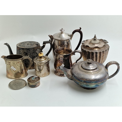 123 - Mixed collection of silver plate to include teapots, coffee pots, jugs etc