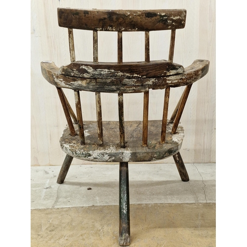 1359 - Early antique Welsh comb back chair, with elm seat and traces of original paint, on three legs, 83 x... 