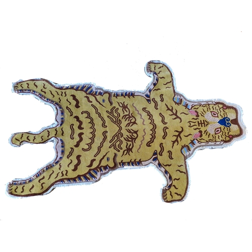 1469 - Novelty wool rug in the form of a tiger skin, tasseled fringe, 310 x 210cm