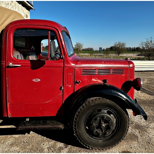 1092 - 1940s Bedford MSD Flat Lorry, XVV 913, Chassis no MSD 24440, Engine no 2699, both numbers correspond... 