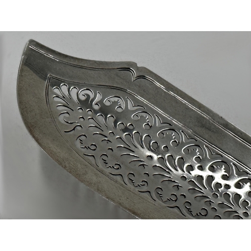 193 - Regency silver fiddle pattern fish slice, maker William Eaton, London 1827, 30cm long, 4.5oz approx