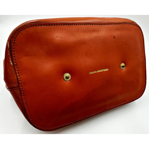 355 - Swaine Adeney Brigg tan leather wash bag featuring gilt metal hardware, hand loop for carrying or ha... 