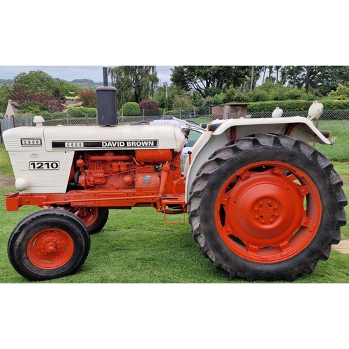 146 - Vintage Case David Brown 1210 diesel tractor, starts and drives, in very good restored condition