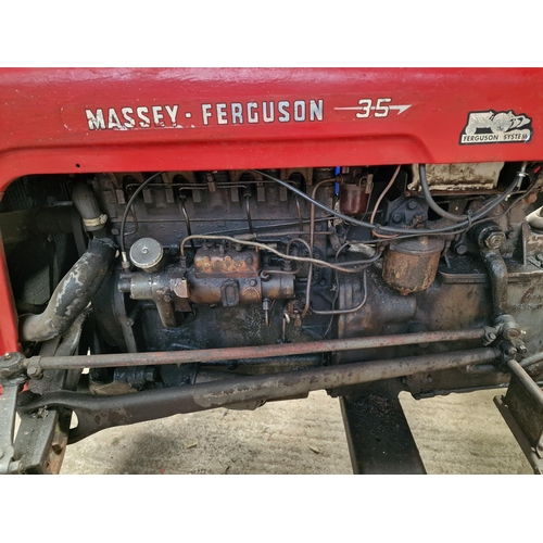 149 - Vintage Massey Ferguson 35 grey and red diesel tractor, starts and runs with working hydraulics, in ... 