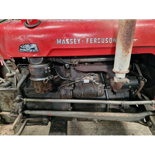 149 - Vintage Massey Ferguson 35 grey and red diesel tractor, starts and runs with working hydraulics, in ... 