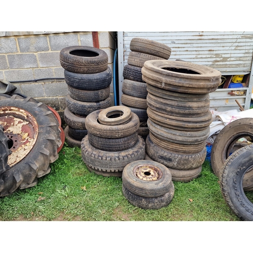 10 - Collection of tyres and inner tubes, varying sizes