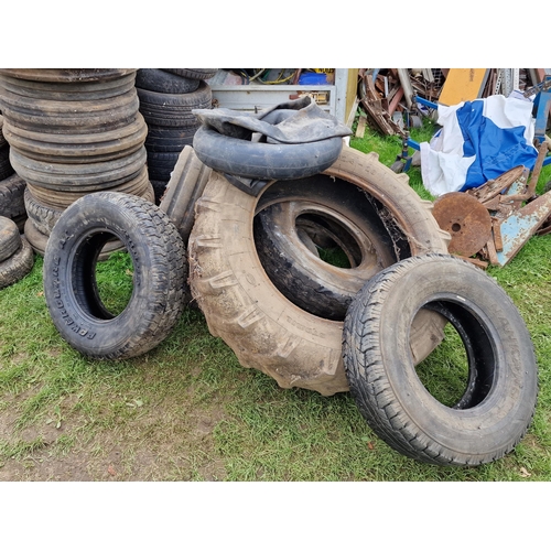 10 - Collection of tyres and inner tubes, varying sizes