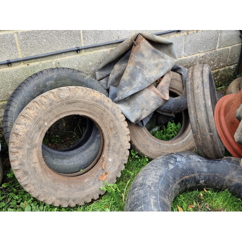 10 - Collection of tyres and inner tubes, varying sizes