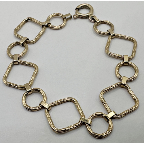 131 - 9ct stylised fancy link bracelet, with textured hoop links, 20cm long, 4.5g