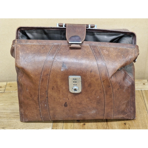 97 - Large vintage stitched leather Gladstone bag, 37 x 47cm