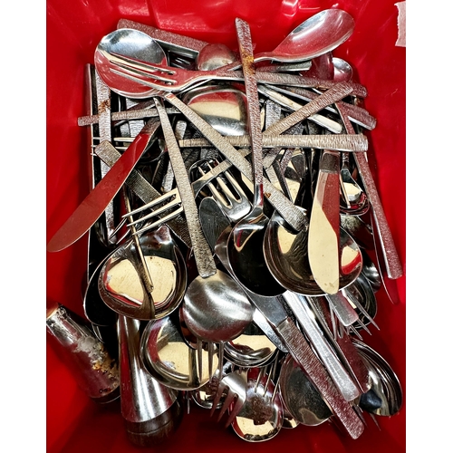 120 - Large collection of retro viners stainless steel cutlery