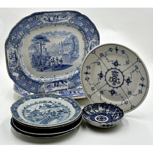 421 - Four antique Chinese blue and white porcelain cabinet plates,  three Nanking cargo and a further pla... 