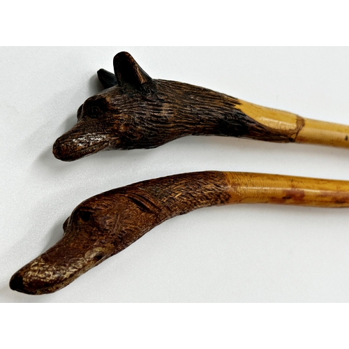 744 - Probably by Swaine & Adeney - Good hand carved riding crop with fox head knop and bamboo shaft, unma... 