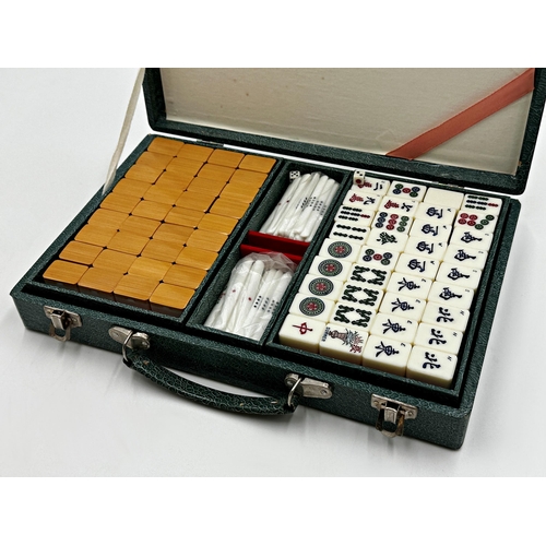 519 - Vintage leather cased mah-jong set in unused condition