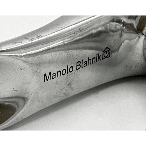 634 - Manolo Blahnik for Habitat cast aluminium stiletto shoe horn, 27cm long