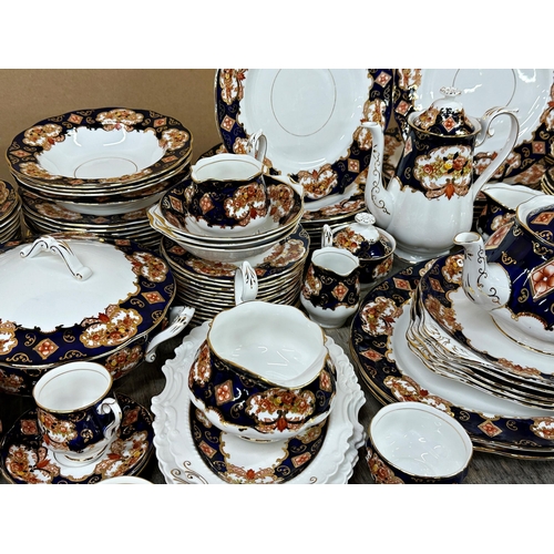 480 - Extensive and comprehensive collection of Royal Albert 'Heirloom' porcelain, comprising - 24 tea cup... 