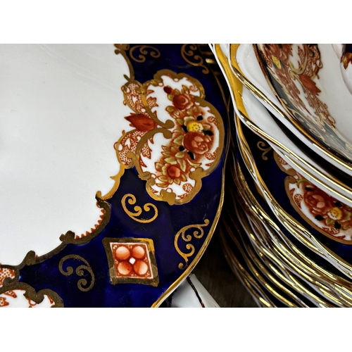 480 - Extensive and comprehensive collection of Royal Albert 'Heirloom' porcelain, comprising - 24 tea cup... 