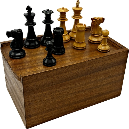 382 - Good Staunton style boxwood and ebony chess set, in a baize lined games box, height of king 9cm