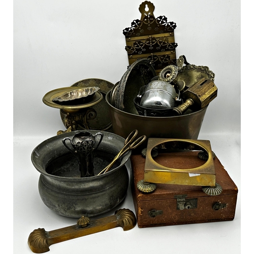 655 - Mixed collection of metalware to include a possible Chinese brass cauldron together with a further p... 