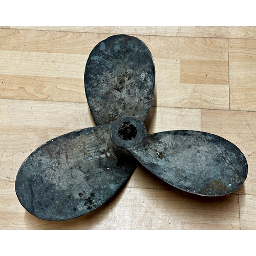 662 - Antique bronze ship's propellor, 41cm diameter