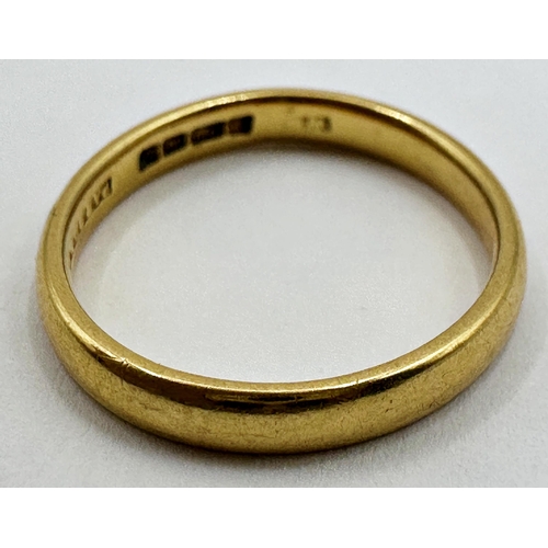 117 - 22ct wedding band, size K, 3.3g