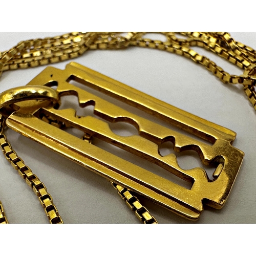 152 - 18ct novelty razor blade pendant on an 18ct chain, the pendant 26 x 14mm, the chain 65cm, 9g