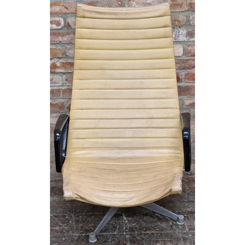 1227 - Vintage Herman Miller Eames aluminium armchair, 98cm high (af)