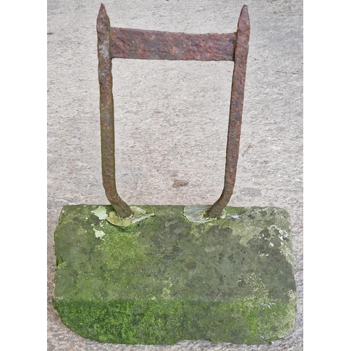 1046 - Antique iron boot scraper set in a weathered stone block, 42cm high